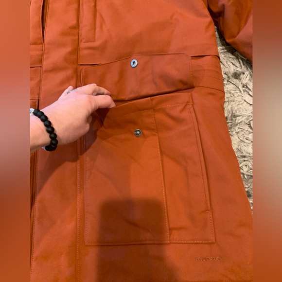FJALLRAVEN MENS NWT NUUK JACKET. Size MEDIUM - Picture 16 of 16